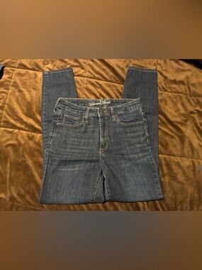 Universal Thread brand, size 8/29, high rise skinny, denim comfy jeans